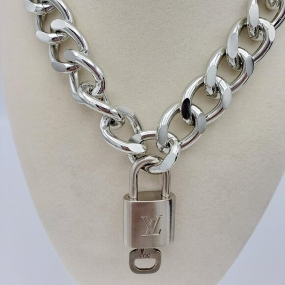 Stainless Steel Silver-Plated Necklace with Authentic Louis Vuitton Padlock - Picture 6 of 10